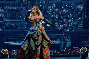 Bang Showbiz / Beyonce isn't motivated by money