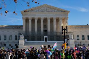 WASHINGTON, DC - JANUARY 13: Protesters for and against transgender athletes competing in women's sports gather outside the Supreme Court on January 13, 2026 in Washington, DC. Groups from both sides of the debate gathered on Tuesday morning to protest while two cases that prohibit transgender girls from joining girls' and women's sports teams are heard inside the Supreme Court. (Photo by Heather Diehl/Getty Images)