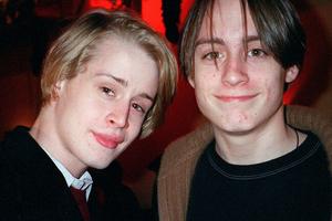 Bang Showbiz / Macaulay Culkin and Kieran Culkin in 2001
