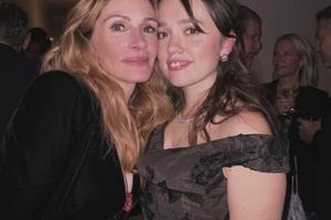 Bang Showbiz / Aimee Lou Wood's Julia Roberts meeting' surpassed her dreams'.