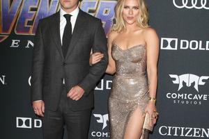 Bang Showbiz / Colin Jost and his wife Scarlett Johansson