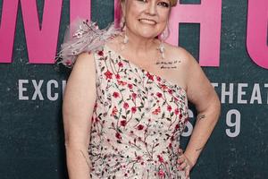 Bang Showbiz / Colleen Hoover is cancer-free