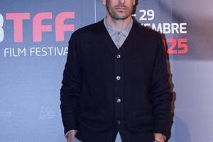 Bang Showbiz / Jason Biggs had to discuss American Pie with his son