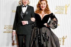 Bang Showbiz / Elaine Hendrix and Lisa Ann Walter have been best friends for 28 years