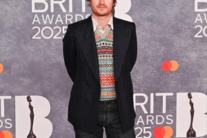 Bang Showbiz / Joe Keery is surprised by his recent chart success.