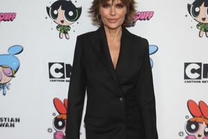 Bang Showbiz / Lisa Rinna to Colton Underwood: 'Let's talk about you being a stalker'