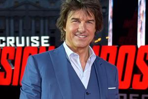 Bang Showbiz / Ethan Hawke has heaped praise on Tom Cruise