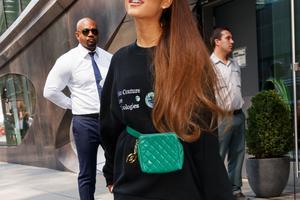 Bang Showbiz / Ariana Grande opted for jumpers and boots in 2018