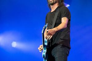 Bang Showbiz / Foo Fighters covered Mariah Carey's grunge songs