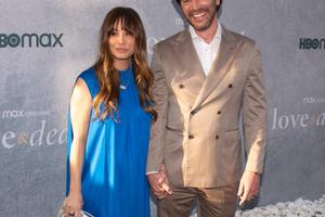 Bang Showbiz / Kaley Cuoco and Tom Pelphrey sleep in separate rooms