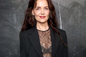 Bang Showbiz / Katie Holmes has paid tribute to James Van Der Beek