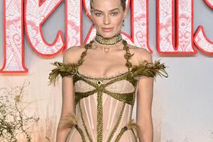 Bang Showbiz / Margot Robbie has confessed she's not good in the kitchen.