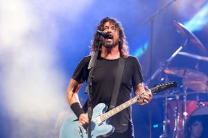 Bang Showbiz / Foo Fighters release new music