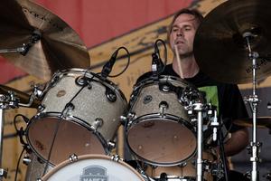 Bang Showbiz / Josh Freese is happy with his career