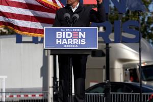 Bang Showbiz / Barack Obama is convinced aliens exist