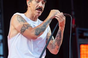 Bang Showbiz / Red Hot Chili Peppers are back in the studio working on a new record