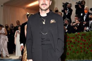 Bang Showbiz / Marcus Mumford reveals the unlikely place he penned a brand-new Mumford and Sons song