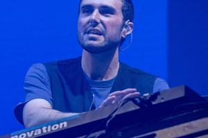 Bang Showbiz / Fred again.. treated his fans to an unreleased snippet of a new Harry Styles song in London