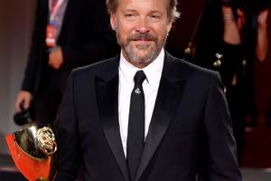 Bang Showbiz / Peter Sarsgaard has opened up about his work with a law firm which helps prisoners appeal their sentences