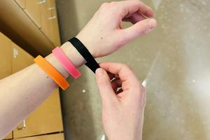 Wearing silicone wristbands that absorb pollutants could help scientists monitor for chemicals in the air.  Venier Lab