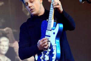 Bang Showbiz / Jack White clarifies his Taylor Swift comments