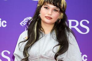 Bang Showbiz / Lola Young feared she might have died if she did not step away from music after collapsing on stage during a performance last year