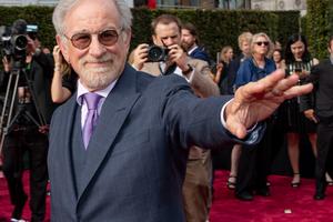 Bang Showbiz / Steven Spielberg believes in aliens