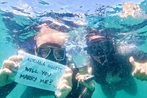 Bang Showbiz / James Hetfield asked his partner to be his wife while swimming with sharks