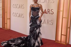 Bang Showbiz / Teyana Taylor breaks silence on Oscars 'shove'