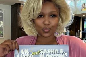 Bang Showbiz / Lizzo announcing her children's book on Instagram