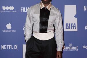 Bang Showbiz / Paapa Essiedu received death threats