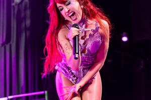 Bang Showbiz / Catherine Harding has offered her version of events in the Chappell Roan security row