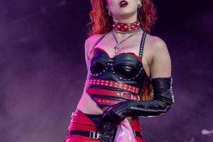 Bang Showbiz / Security guard at center of Chappell Roan incident breaks silence