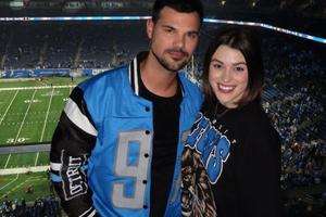 Bang Showbiz / Taylor Lautner has announced that he and his wife Taylor Dome Lautner are expecting their first child