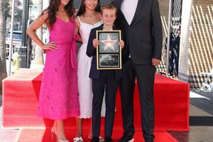 Bang Showbiz / Vince Vaughn with Kyla Weber, Locklyn and Vernon