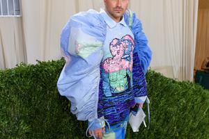 Bang Showbiz / Dan Levy has found comfort following Catherine O'Hara's death