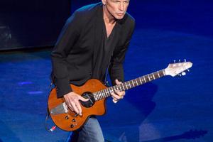 Bang Showbiz / Lindsey Buckingham was attacked by a woman outside a building