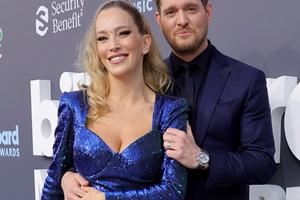 Bang Showbiz / Michael Bublé is toasting 15 years of marriage with Luisana Lopilato