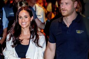 Bang Showbiz / Duchess Meghan shared footage of Prince Archie learning to ski with dad Prince Harry