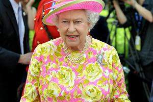 Bang Showbiz / Queen Elizabeth loved dancing to ABBA