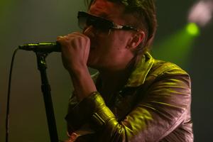 Bang Showbiz / The Strokes are back with the new single Going Shopping taken from the forthcoming album Reality Awaits