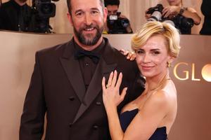 Bang Showbiz / Noah Wyle dedicated his Walk of Fame star to his wife Sara and his children