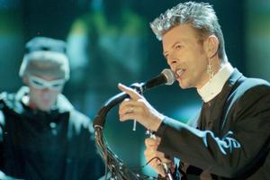 Bang Showbiz / David Bowie was credited by Luther Vandross with giving him his breakthrough