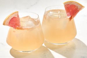 What makes a Moscow Mule even better? Adding fresh grapefruit juice. (Alex Lepe/TCA)