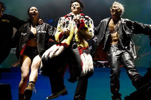 Bang Showbiz / BIGBANG returned as a trio at Coachella.