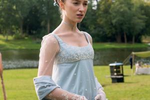 Bang Showbiz / Phoebe Dynevor reveals if she would return to Bridgerton