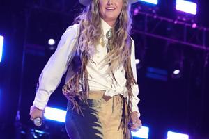 Bang Showbiz / Lainey Wilson is able to escape attention