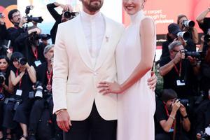 Bang Showbiz / Couple Justin Theroux and Nicole Brydon Bloom