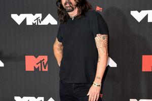 Bang Showbiz / Dave Grohl panicked and came close to insulting his idol David Bowie