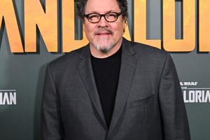 Bang Showbiz / Jon Favreau didn't want Tony Stark to die